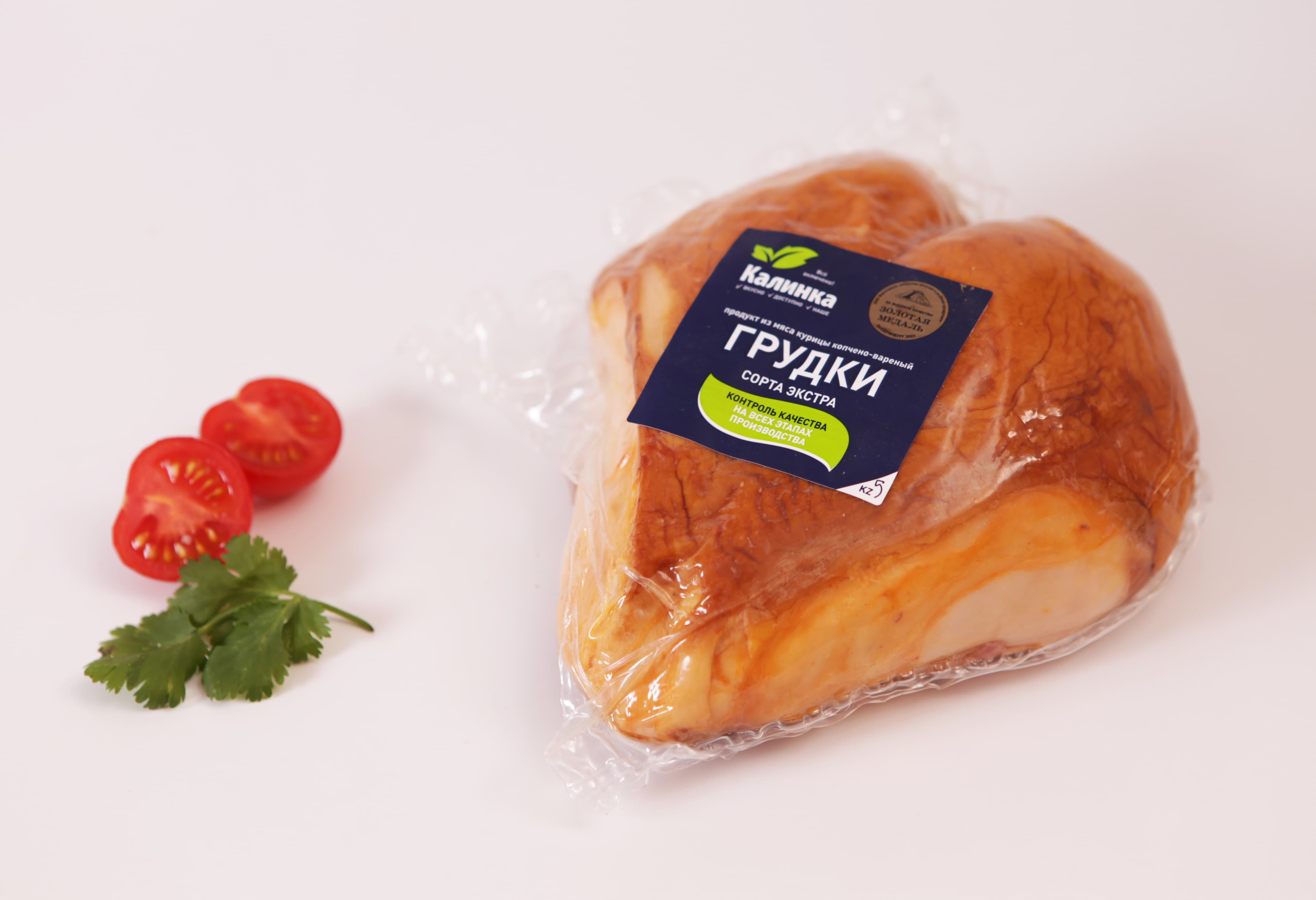 Грудка птицы, деликатес из мяса птицы варено-копченый в вакуумной упаковке